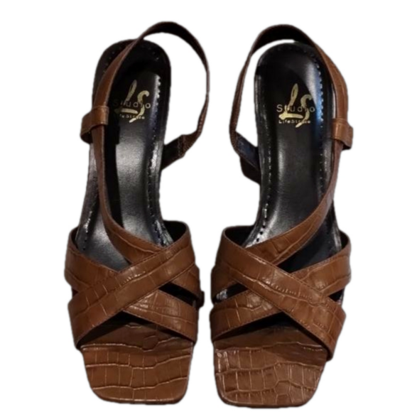 NWOT Leather women's heels - Picture 1 of 8